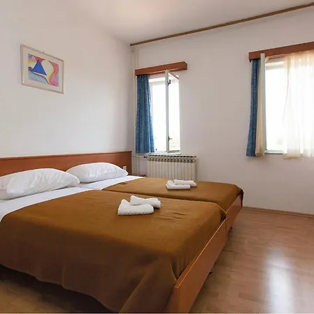 Gorgeous In With Kitchen Rovinj