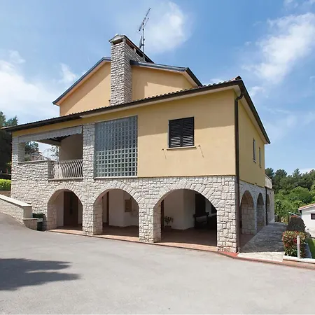 Gorgeous In With Kitchen Rovinj